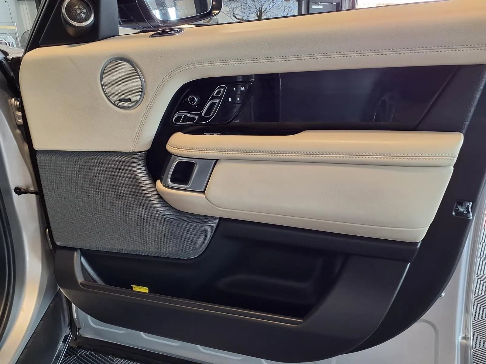 Used 2018 Land Rover Range Rover Supercharged image 13