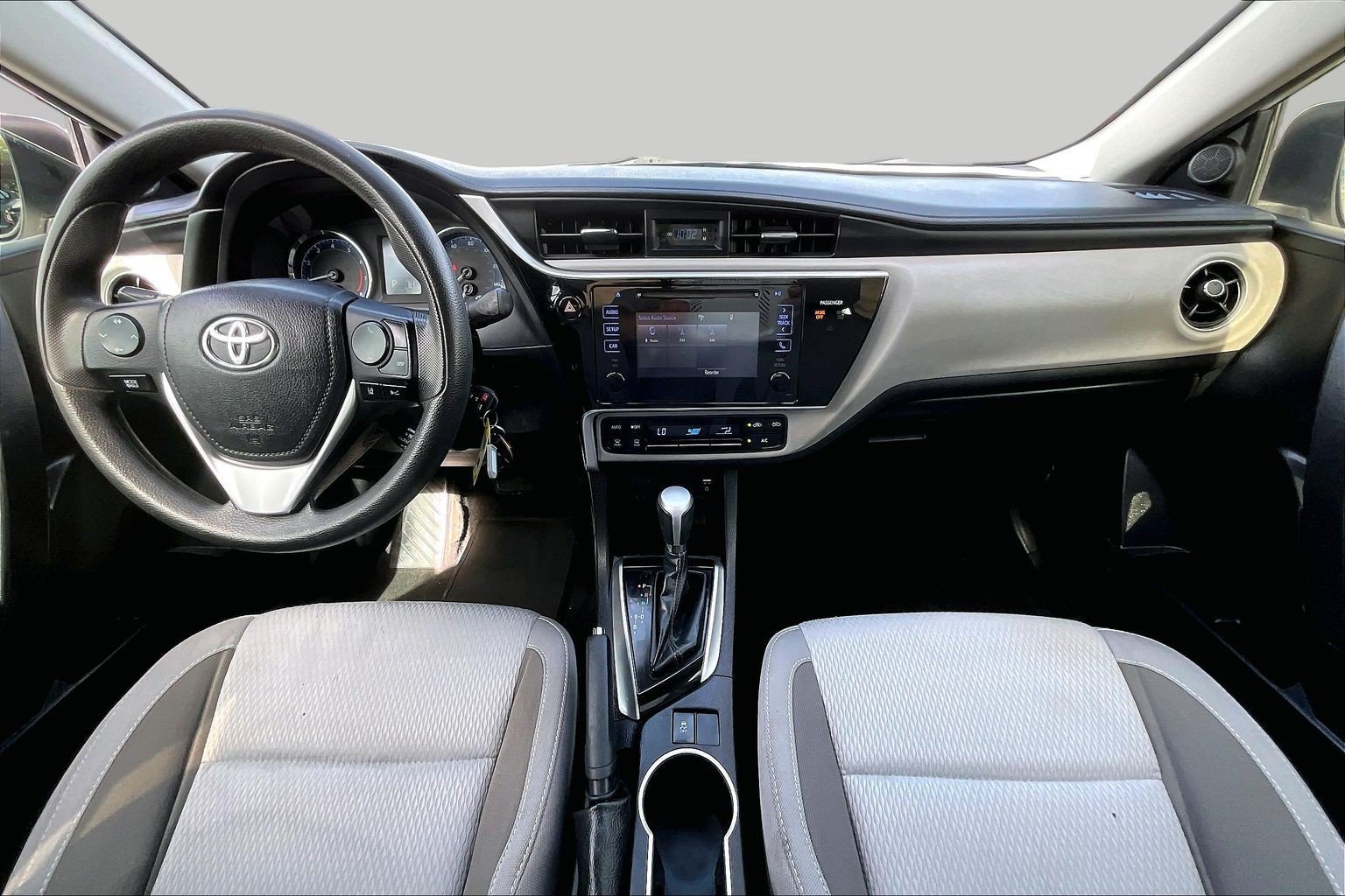 Used 2017 Toyota Corolla LE w/ Carpet Mat Package (TMS) FWD image 13