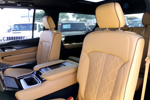 New 2026 Jeep Grand Wagoneer Summit AWD/4WD image 19