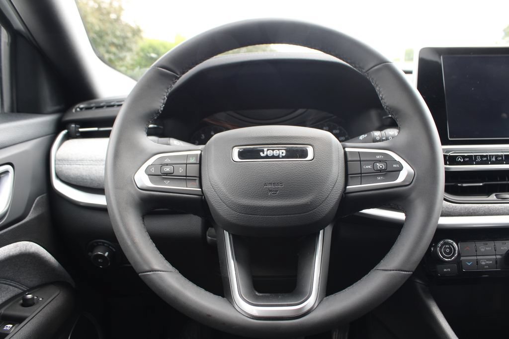 Used 2025 Jeep Compass Latitude w/ Sun & Sound Group AWD/4WD image 49