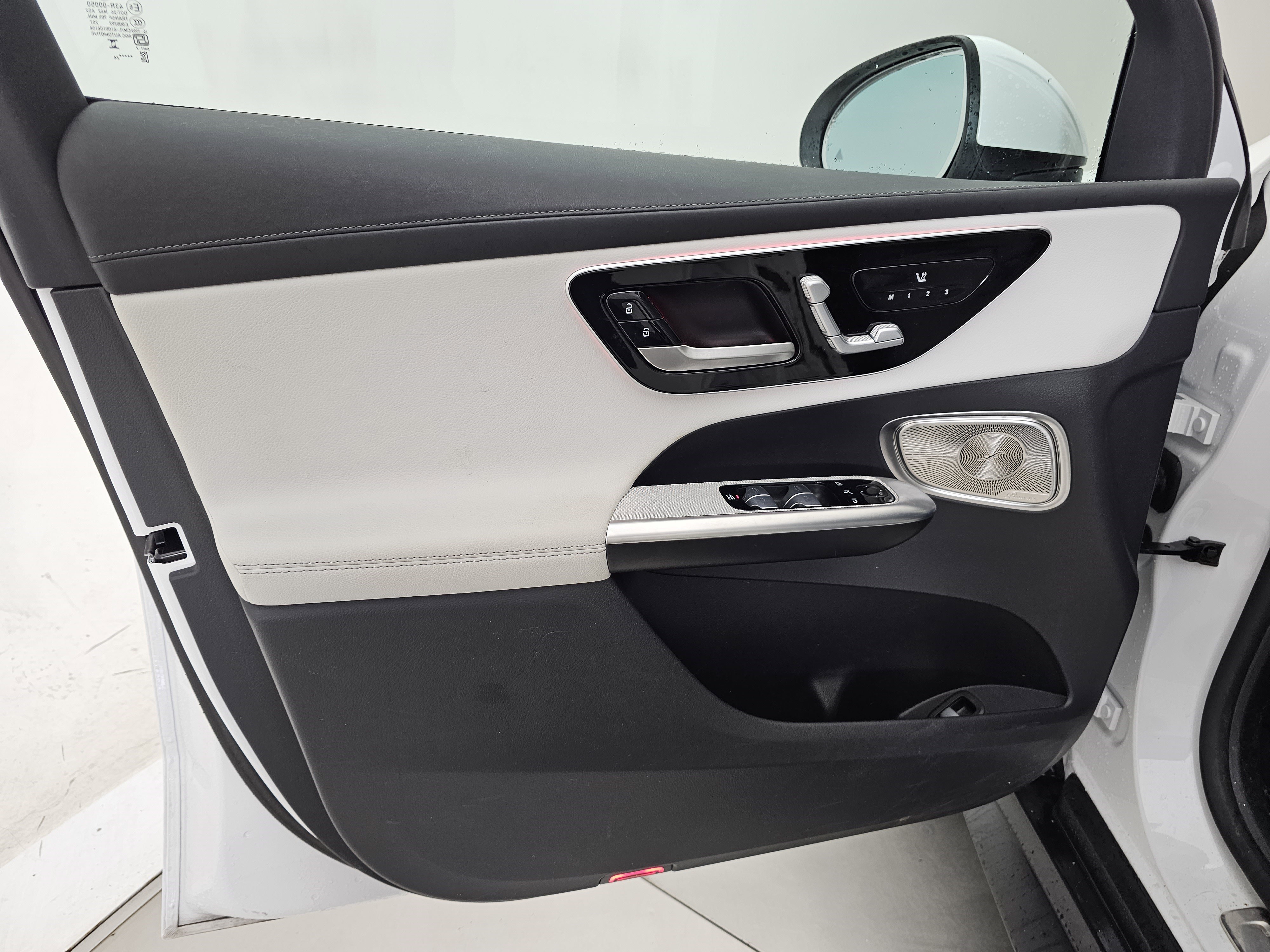 Used 2024 Mercedes-Benz GLC 300 4MATIC image 9