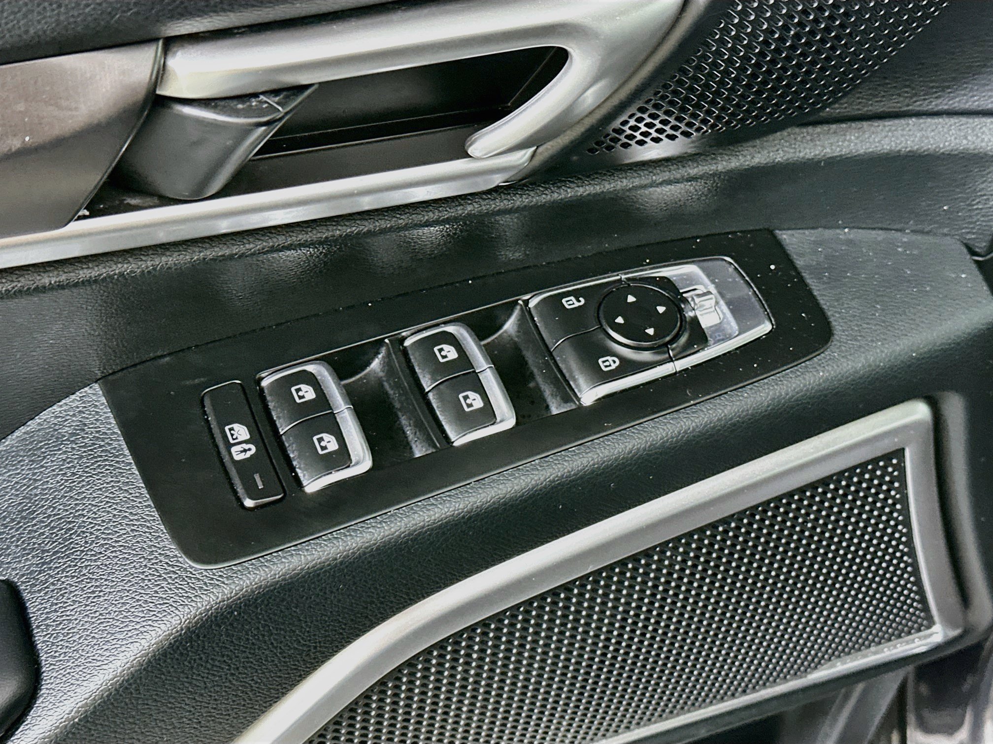 Used 2025 Kia Telluride S FWD image 15