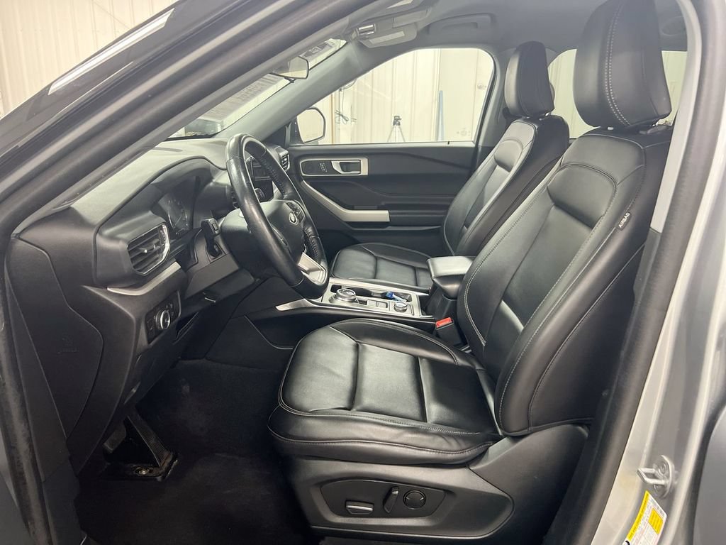 Used 2023 Ford Explorer XLT w/ Equipment Group 202A AWD/4WD image 19