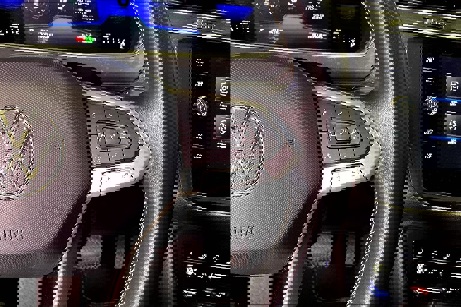 Used 2023 Volkswagen Tiguan SE image 12