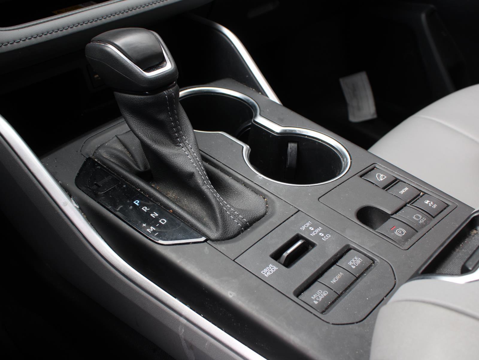 Used 2023 Toyota Highlander XLE AWD/4WD image 15