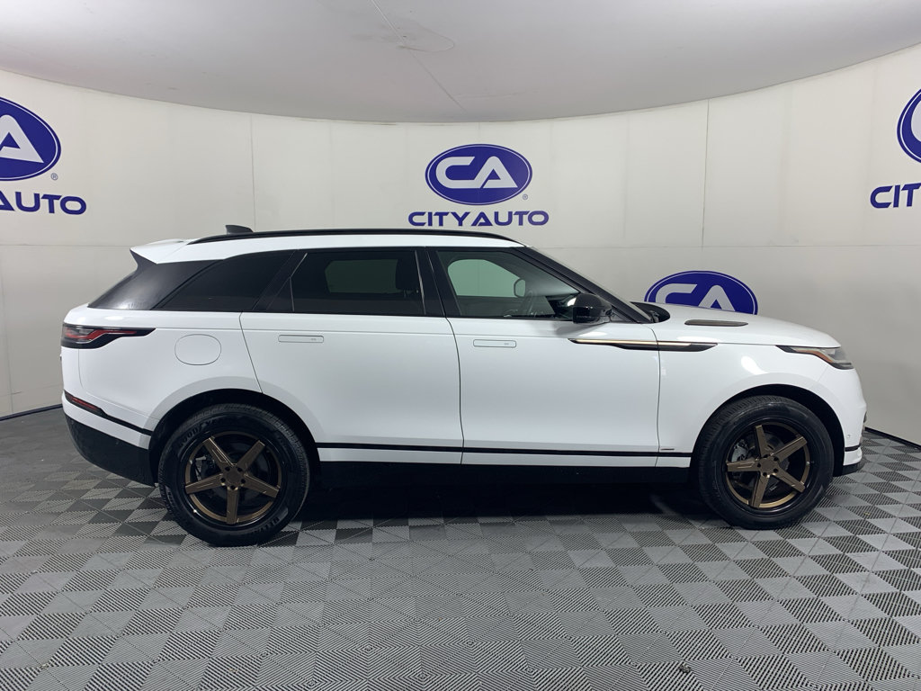 Used 2018 Land Rover Range Rover Velar R-Dynamic SE AWD/4WD image 2