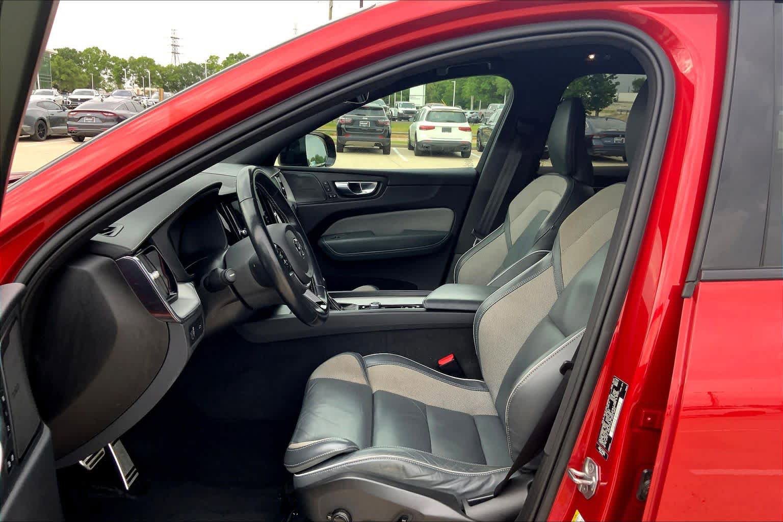 Used 2021 Volvo XC60 T5 R-Design w/ Advanced Package FWD image 8
