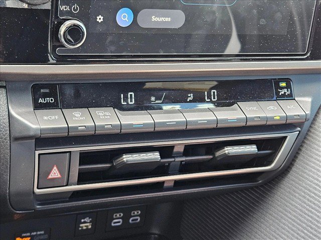 Used 2026 Toyota Camry SE FWD image 12