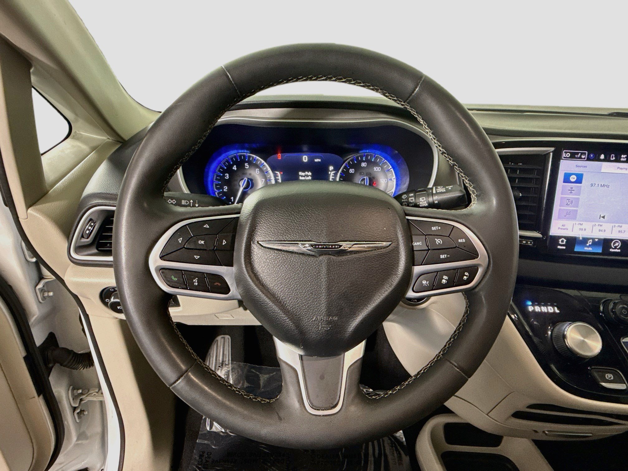 Used 2022 Chrysler Pacifica Touring-L FWD image 13