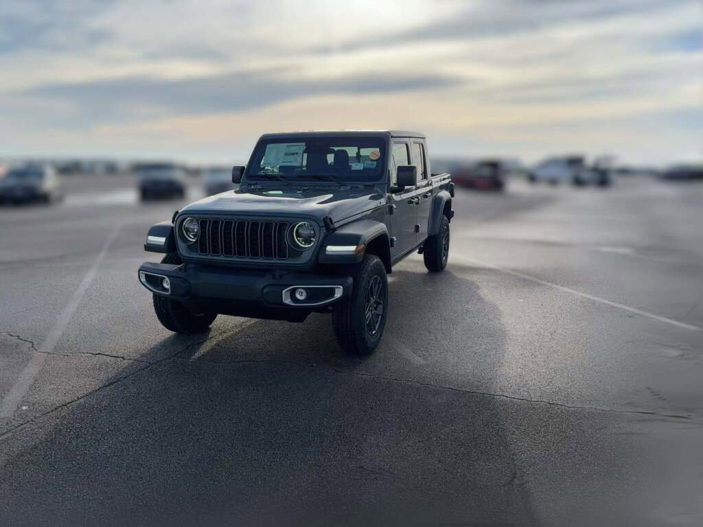 New 2026 Jeep Gladiator Sport image 3