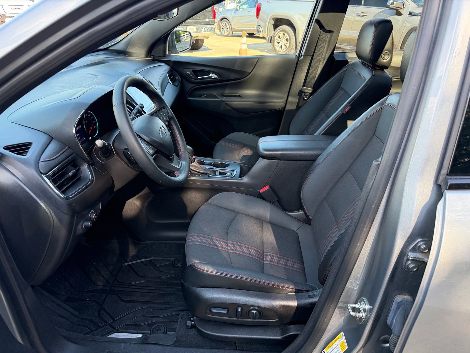 Used 2023 Chevrolet Equinox RS FWD image 11