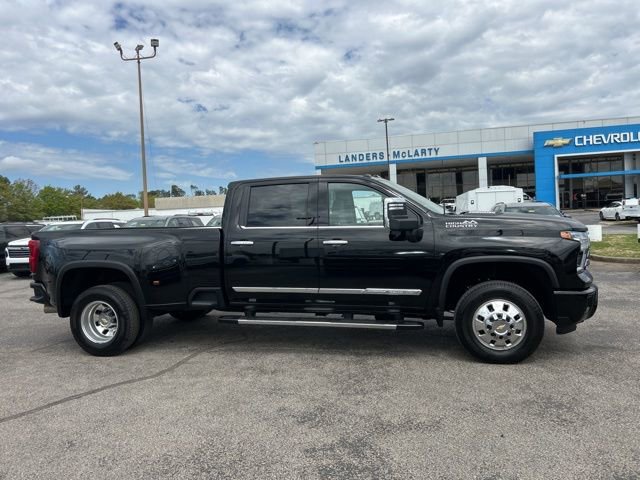 Used 2024 Chevrolet Silverado 3500 High Country w/ High Country Premium Package image 2