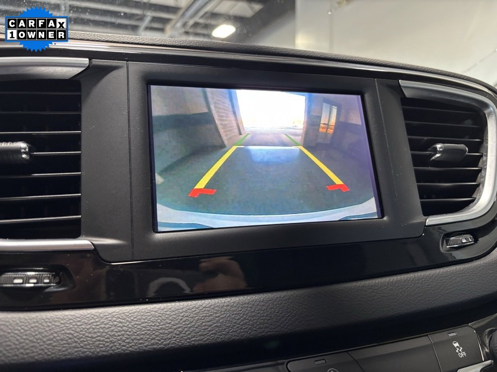 Used 2022 Chrysler Voyager LX image 3