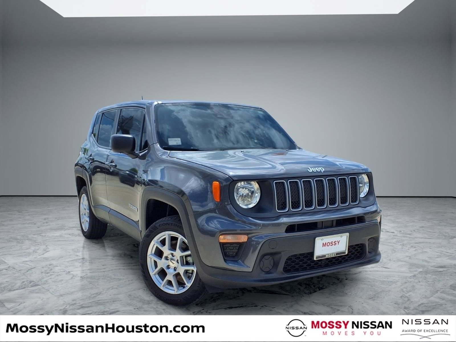 Used 2023 Jeep Renegade Latitude AWD/4WD image 1