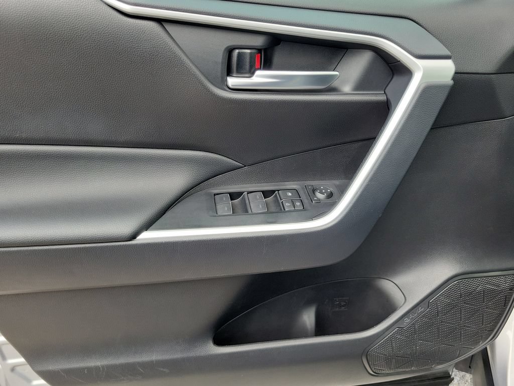 Used 2025 Toyota RAV4 XLE w/ Convenience Package FWD image 19