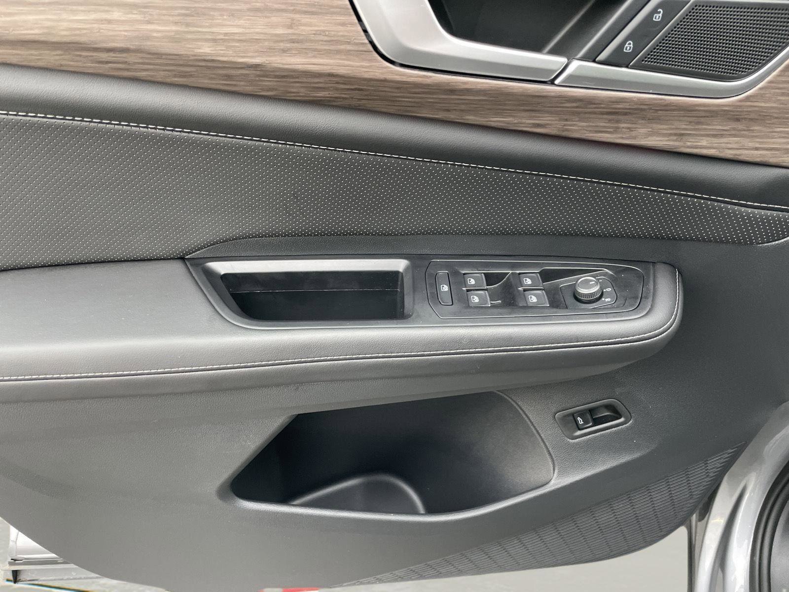 Used 2025 Volkswagen Atlas SEL image 24