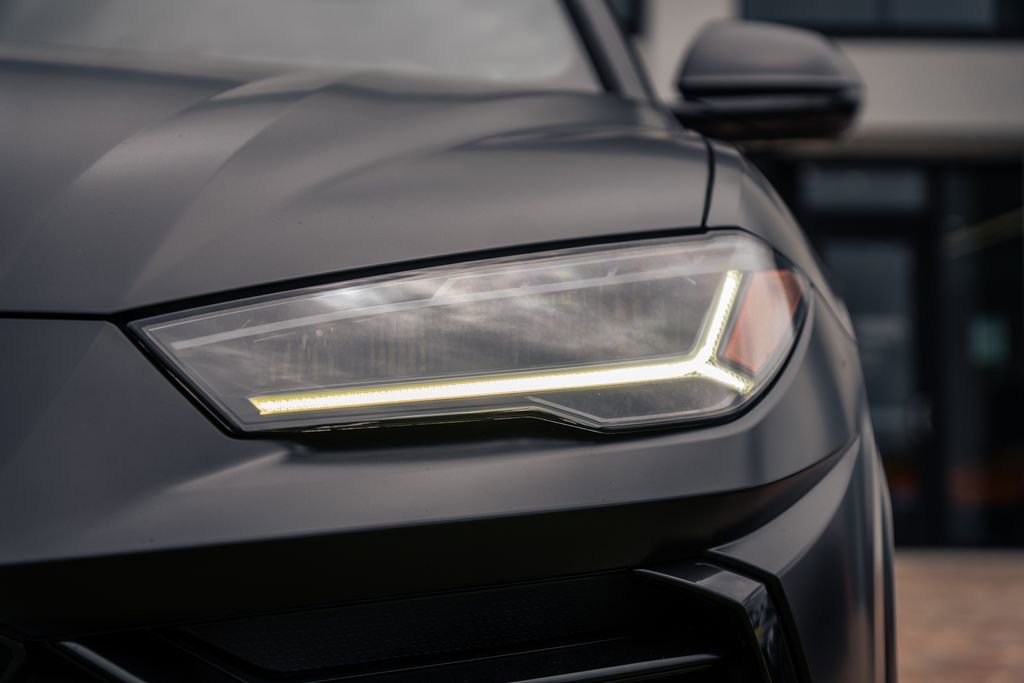 Used 2022 Lamborghini Urus AWD/4WD image 10