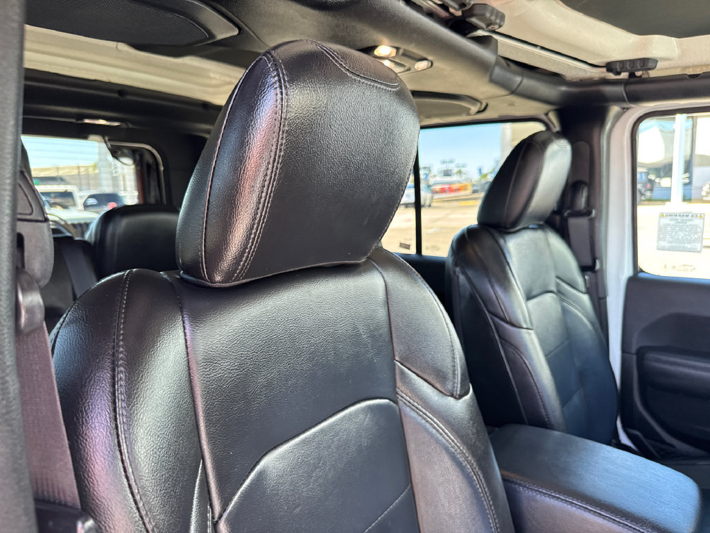 Used 2022 Jeep Wrangler Unlimited Sahara AWD/4WD image 15