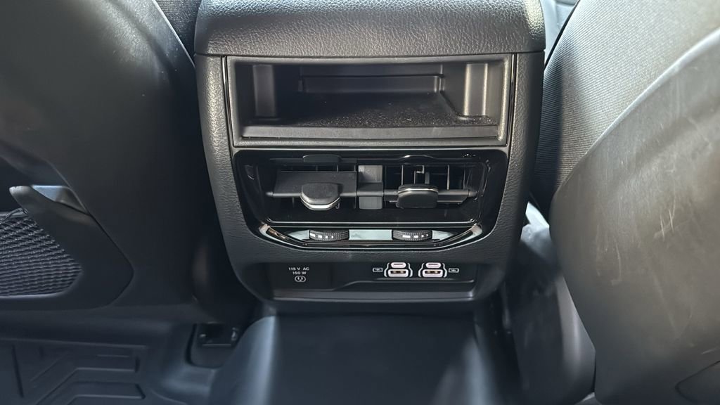 Used 2025 Jeep Grand Cherokee Altitude image 15