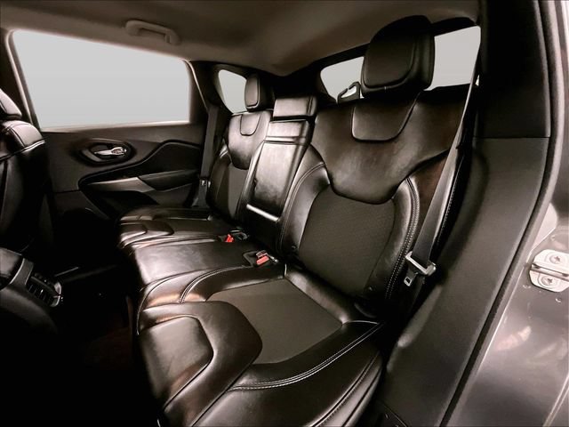 Used 2019 Jeep Cherokee Latitude Plus w/ Cold Weather Group AWD/4WD image 25