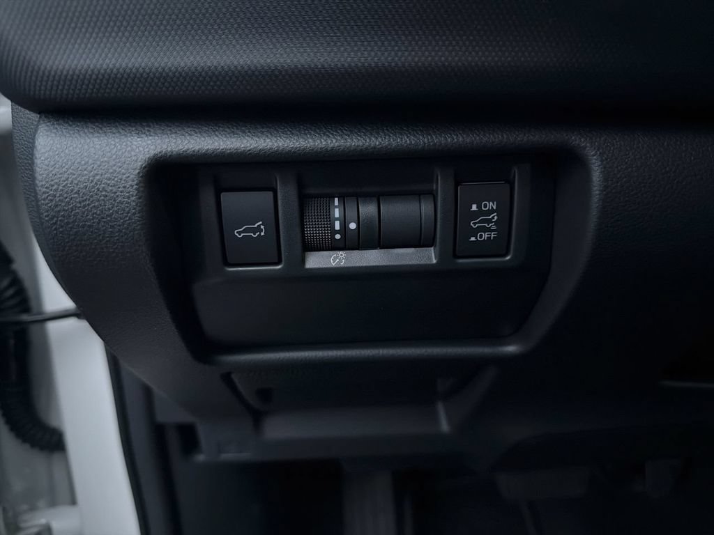 Used 2025 Subaru Forester Limited AWD/4WD image 17