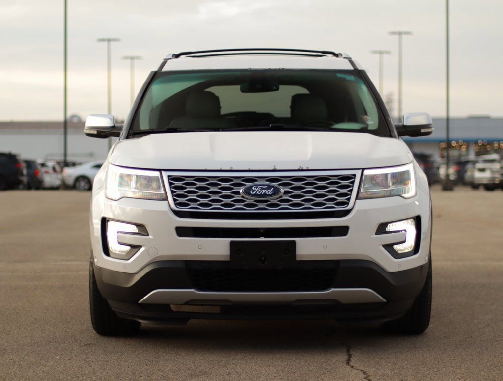Used 2017 Ford Explorer Platinum image 2