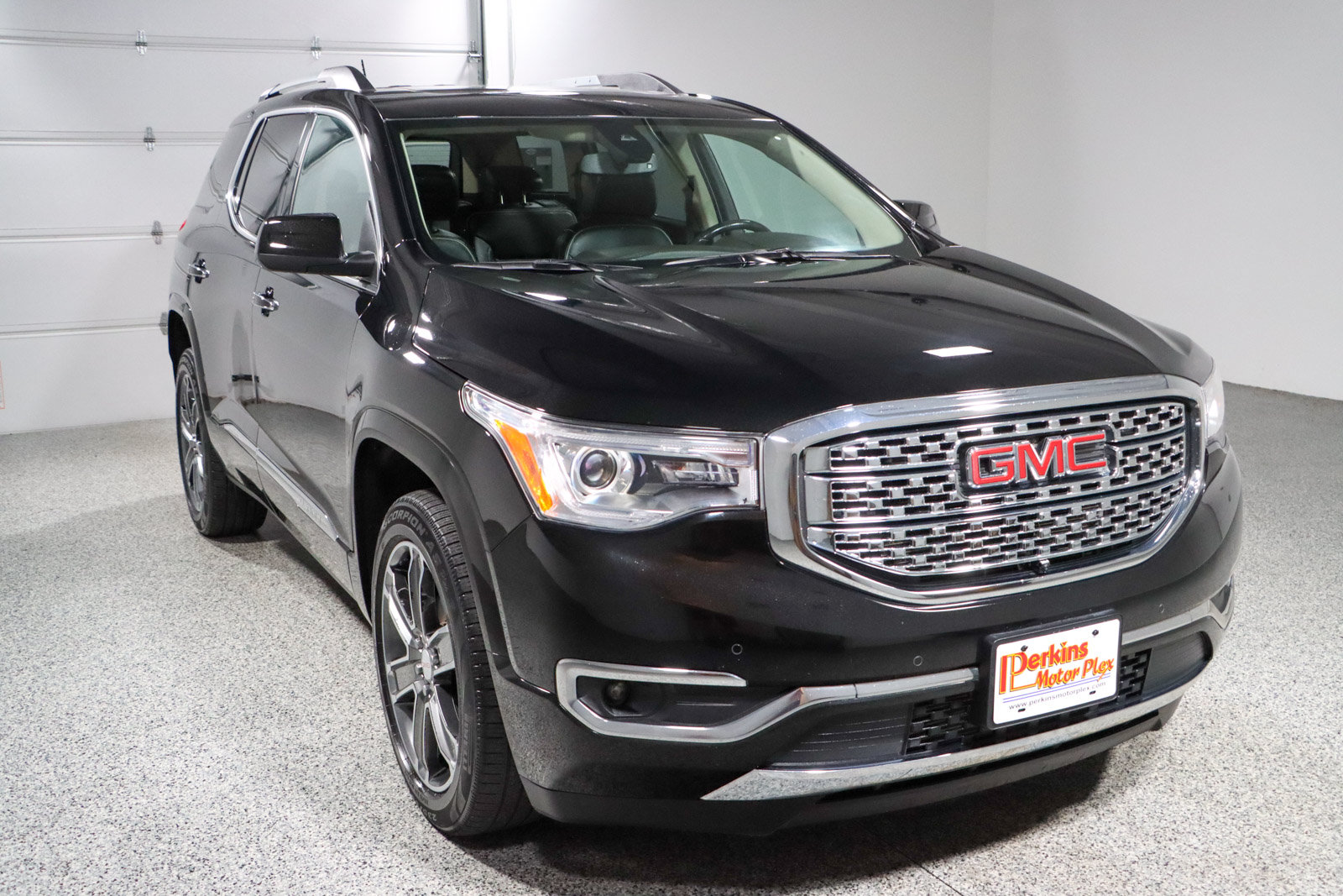 Used 2019 GMC Acadia Denali w/ Technology Package AWD/4WD image 5