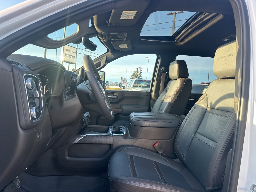 Used 2023 GMC Sierra 3500 Denali w/ Denali Ultimate Package image 13