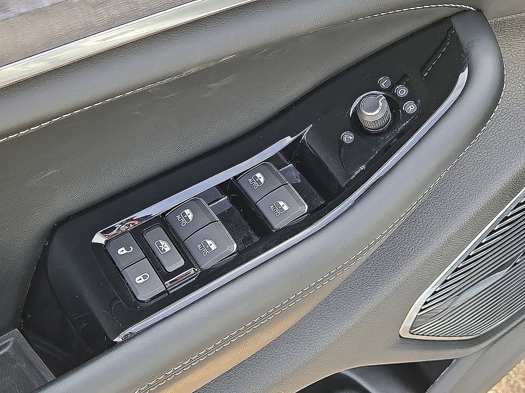 Used 2023 Jeep Grand Cherokee Overland w/ Luxury Tech Group IV image 25