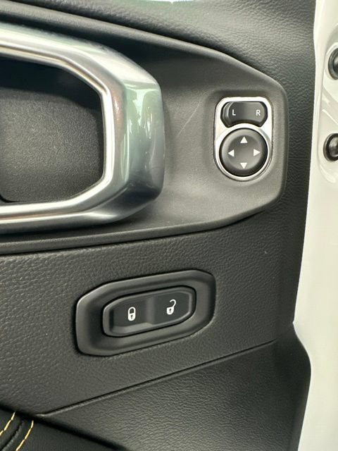 Used 2025 Jeep Wrangler Unlimited Sahara AWD/4WD image 25