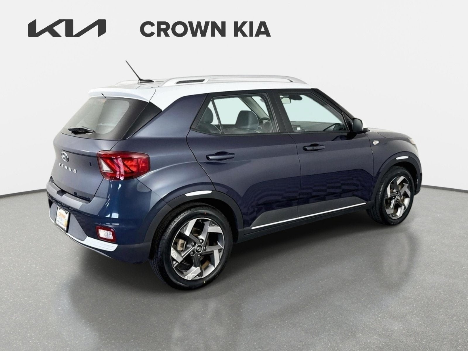 Used 2023 Hyundai Venue Limited w/ Cargo Package FWD image 6