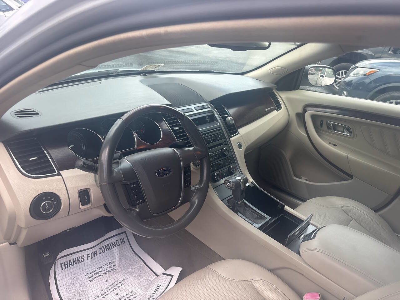 Used 2010 Ford Taurus Limited FWD image 9