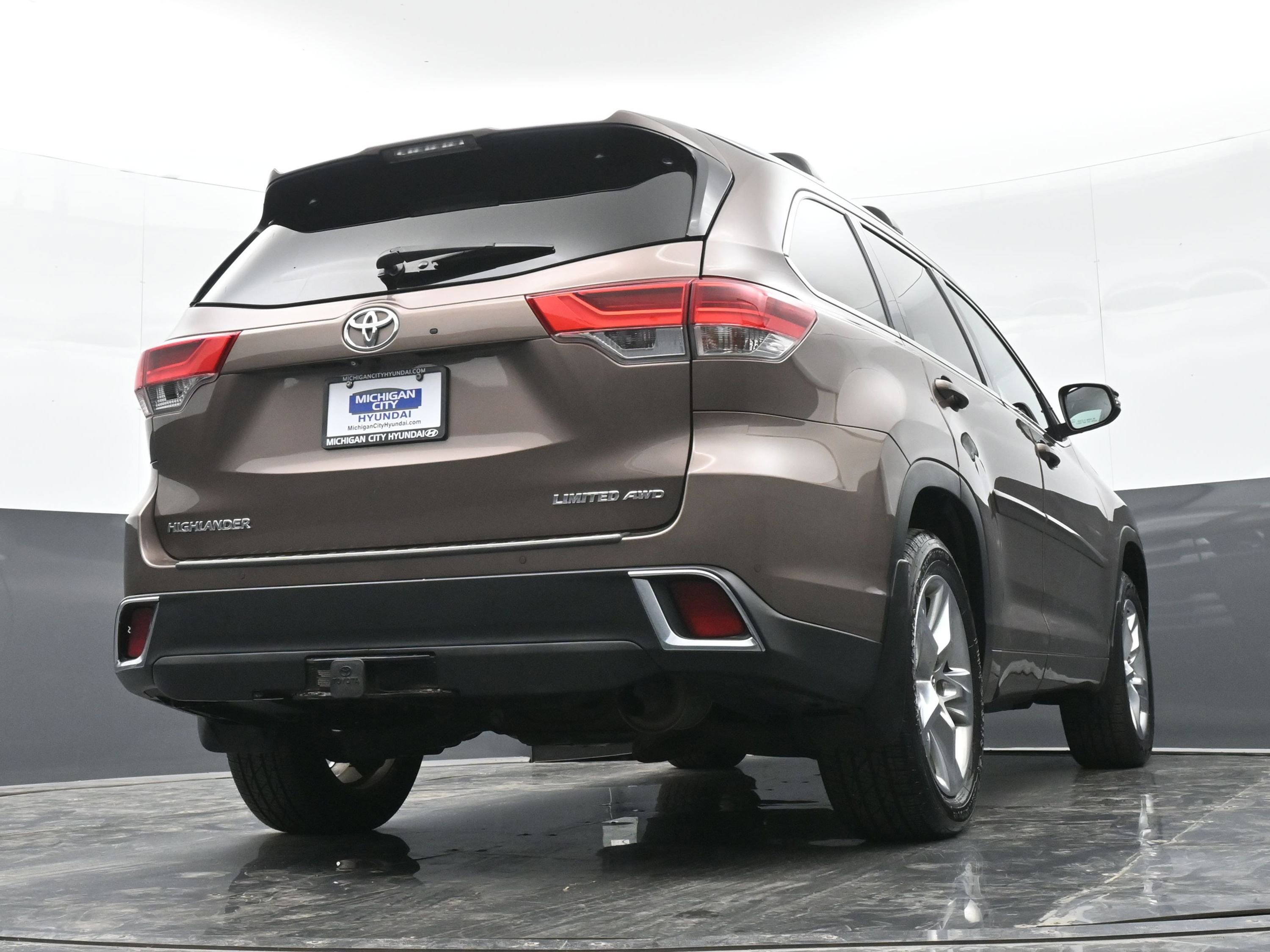 Used 2018 Toyota Highlander Limited w/ Protection Package #3 image 42