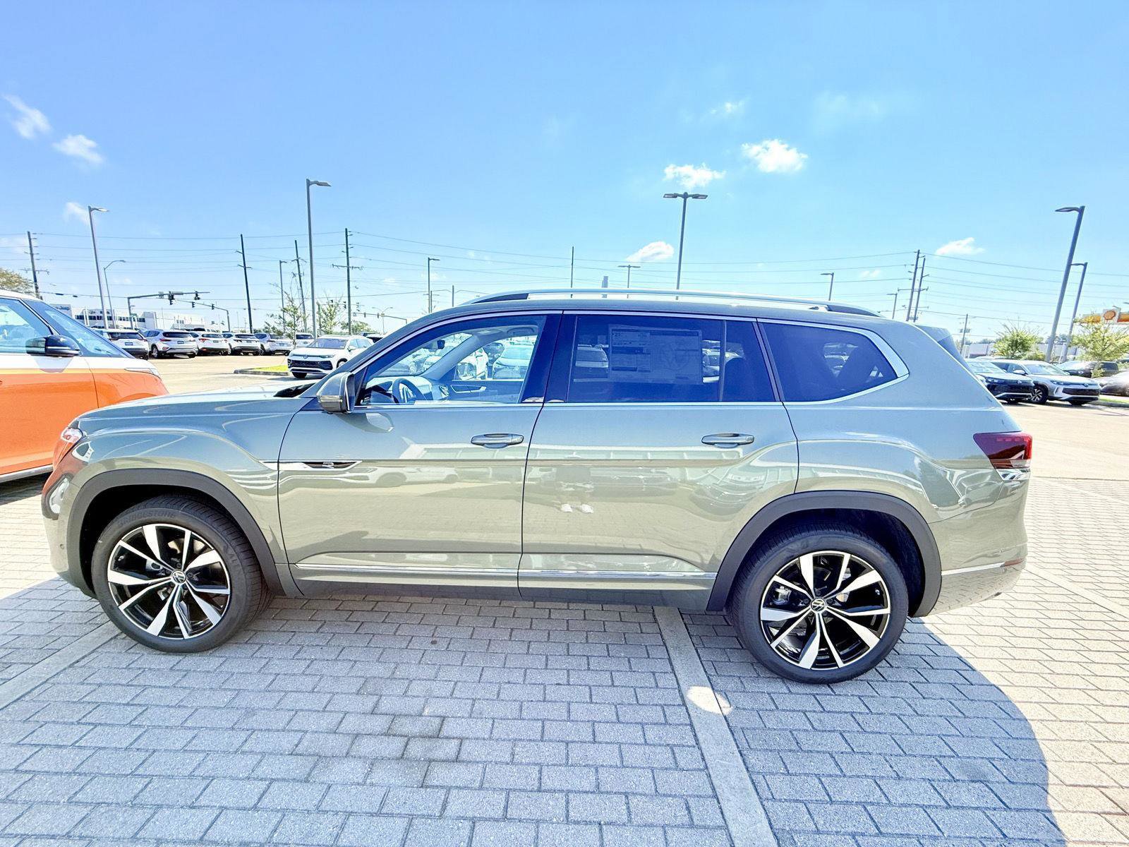 New 2026 Volkswagen Atlas SEL Premium R-Line image 6