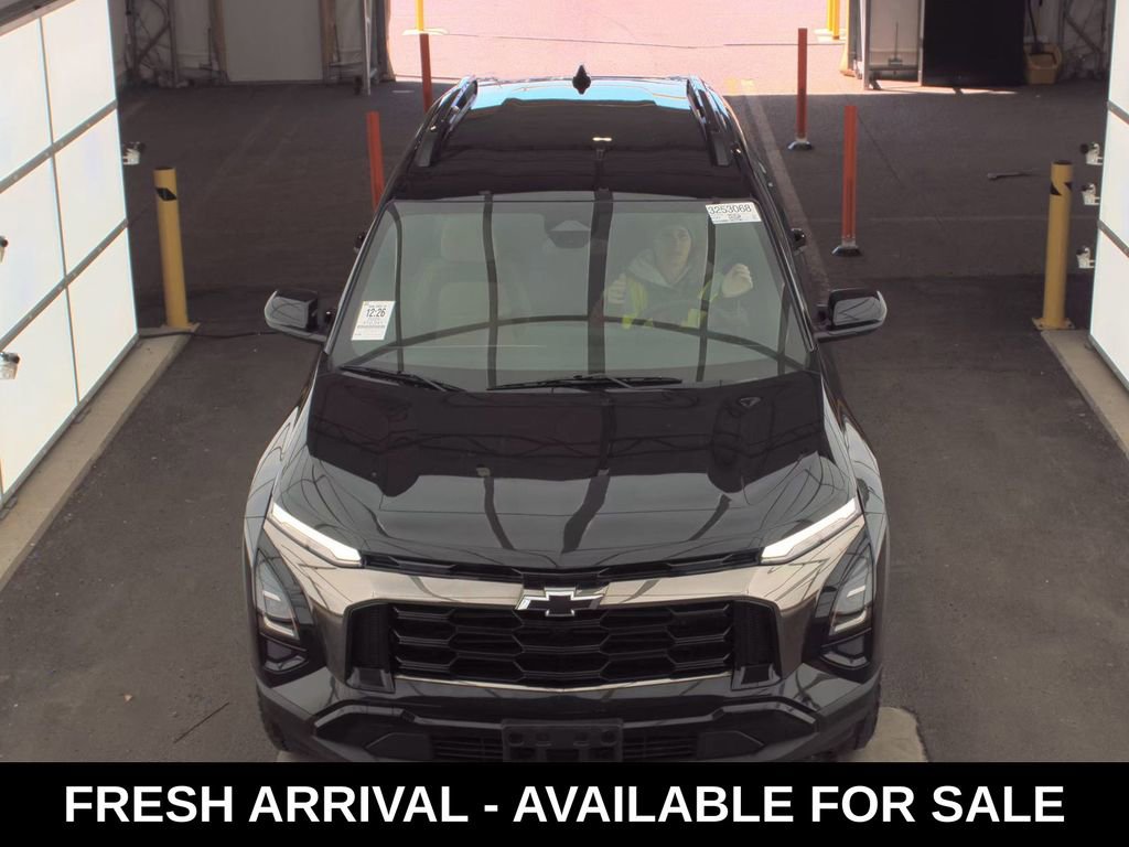 Used 2025 Chevrolet Equinox ACTIV image 2