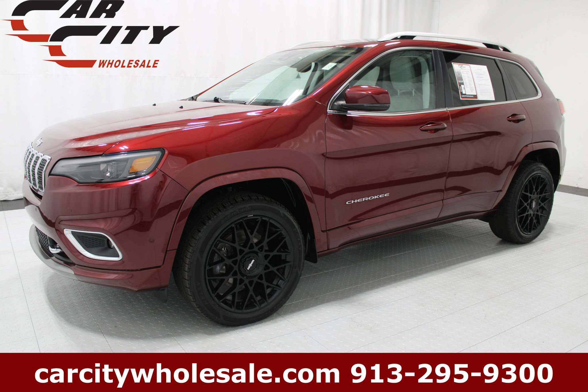 Used 2019 Jeep Cherokee Overland w/ Technology Group AWD/4WD image 1