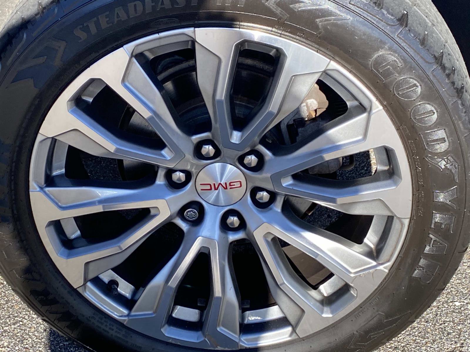 Used 2022 GMC Yukon XL Denali w/ Denali Ultimate Package image 25