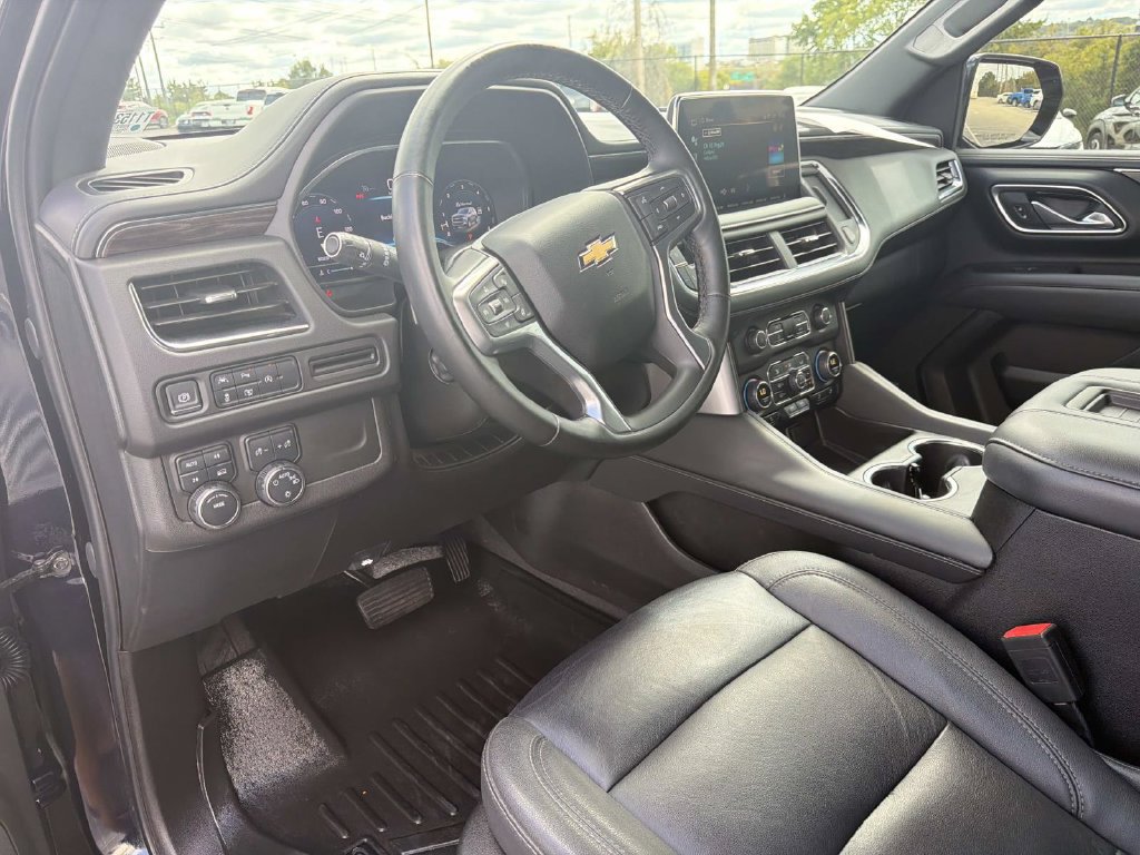 Used 2024 Chevrolet Suburban LT w/ Luxury Package AWD/4WD image 24
