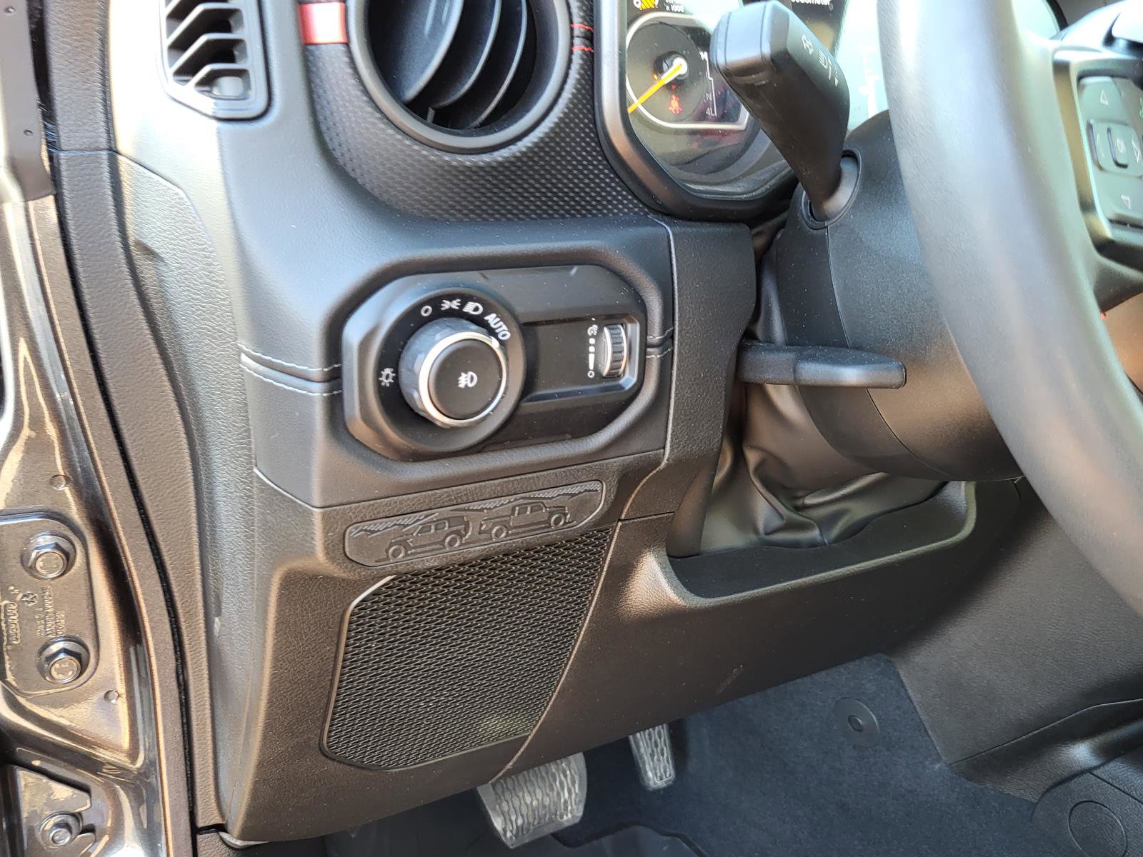 Used 2024 Jeep Wrangler Rubicon w/ Convenience Group image 18