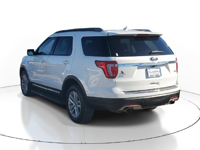 Used 2018 Ford Explorer XLT w/ Equipment Group 202A AWD/4WD image 3