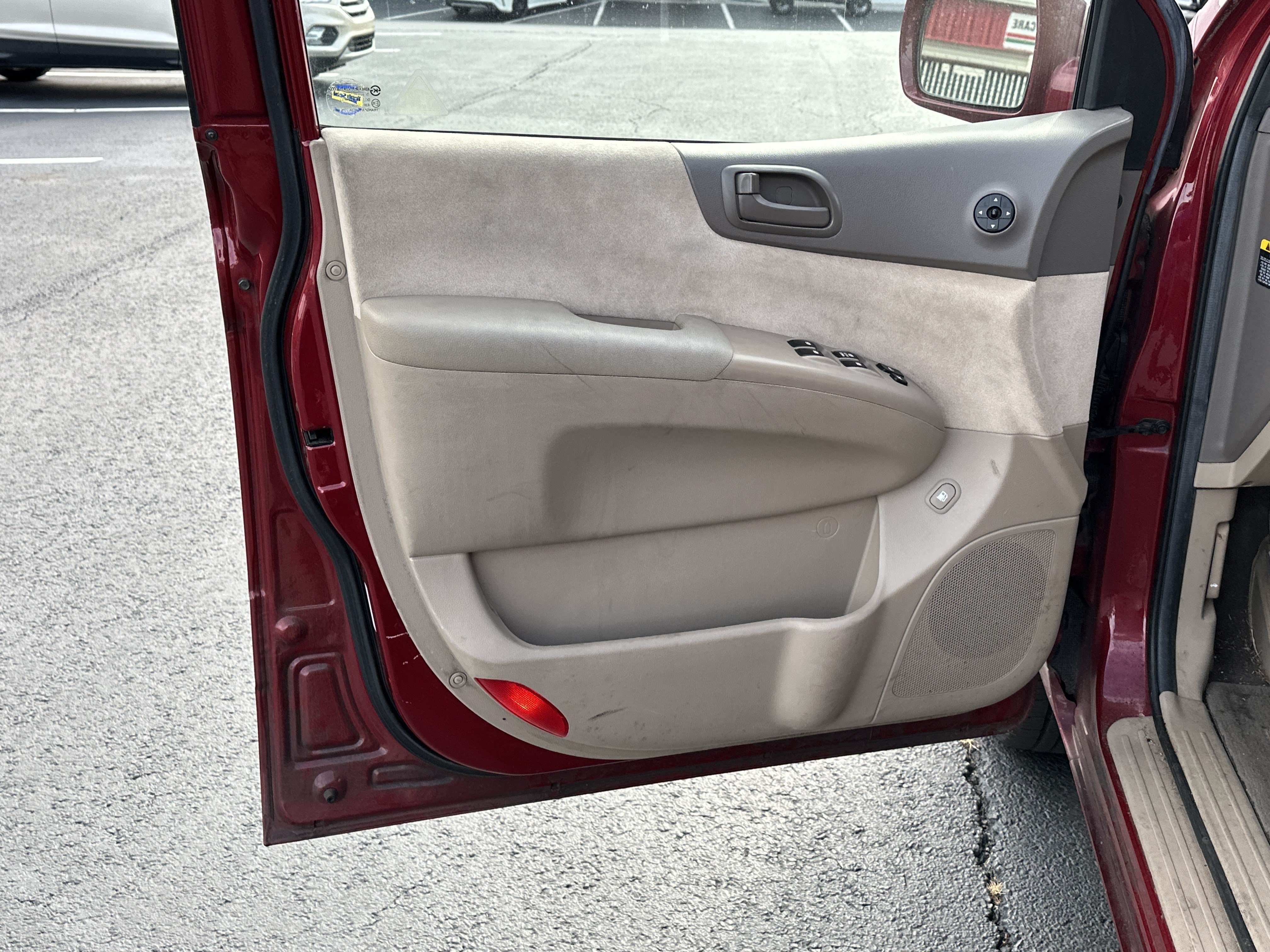 Used 2008 Kia Sedona LX FWD image 10