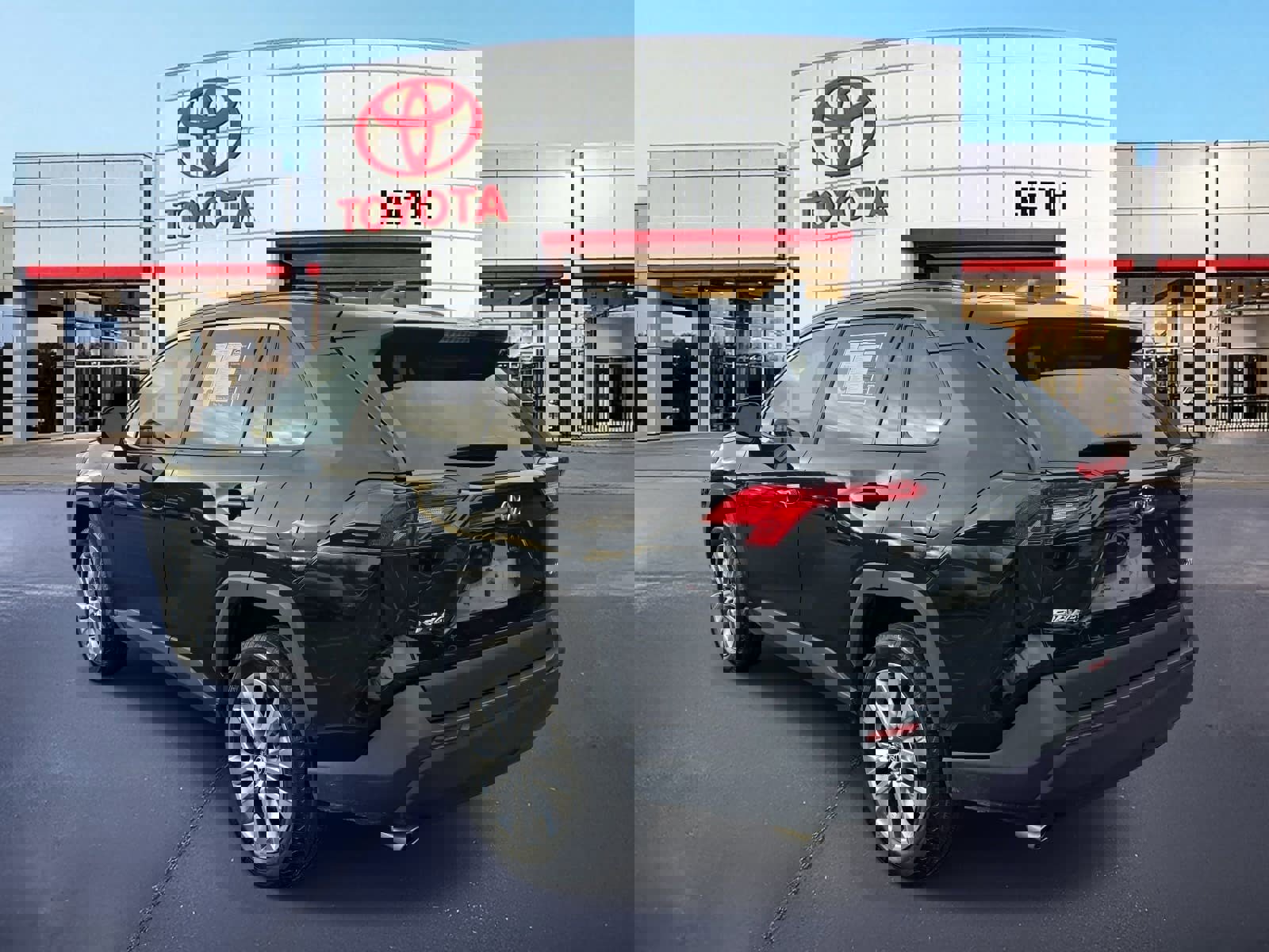 Used 2023 Toyota RAV4 XLE Premium image 7