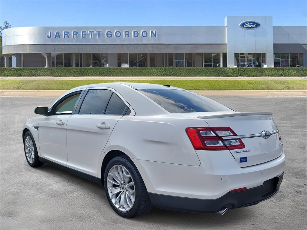 Used 2018 Ford Taurus Limited image 3
