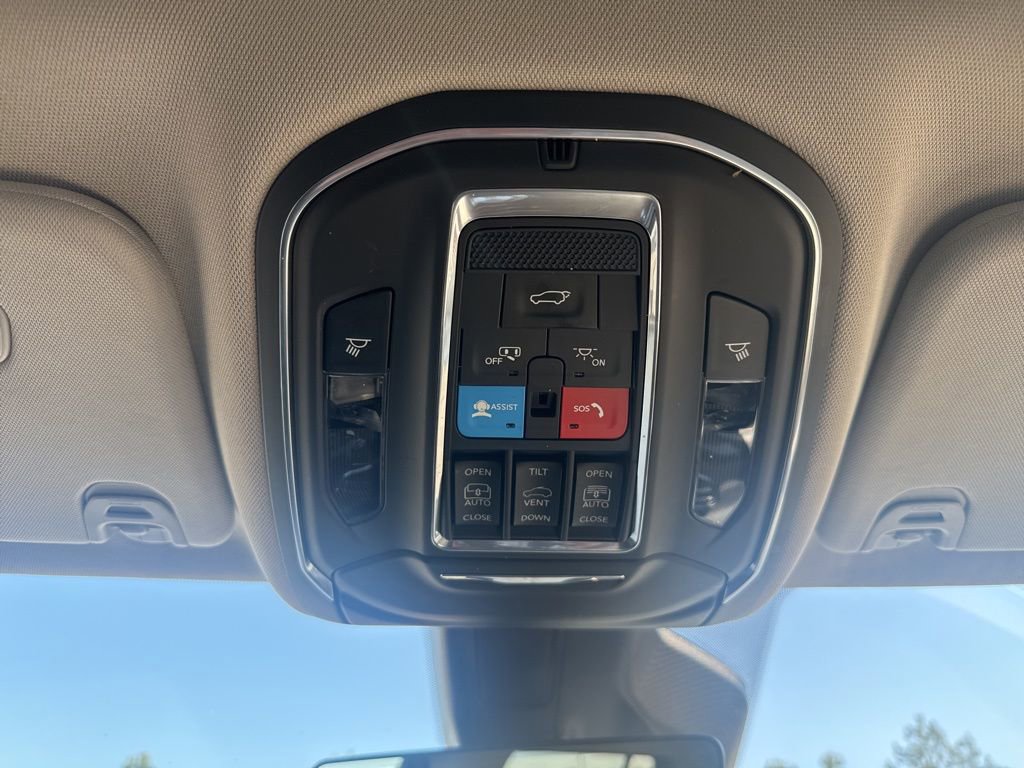 Used 2023 Jeep Wagoneer L 4WD w/ Premium Group I image 43