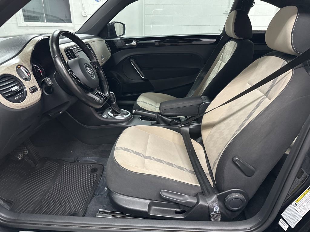 Used 2018 Volkswagen Beetle 2.0T Coast w/ Coast Lighting Package image 19