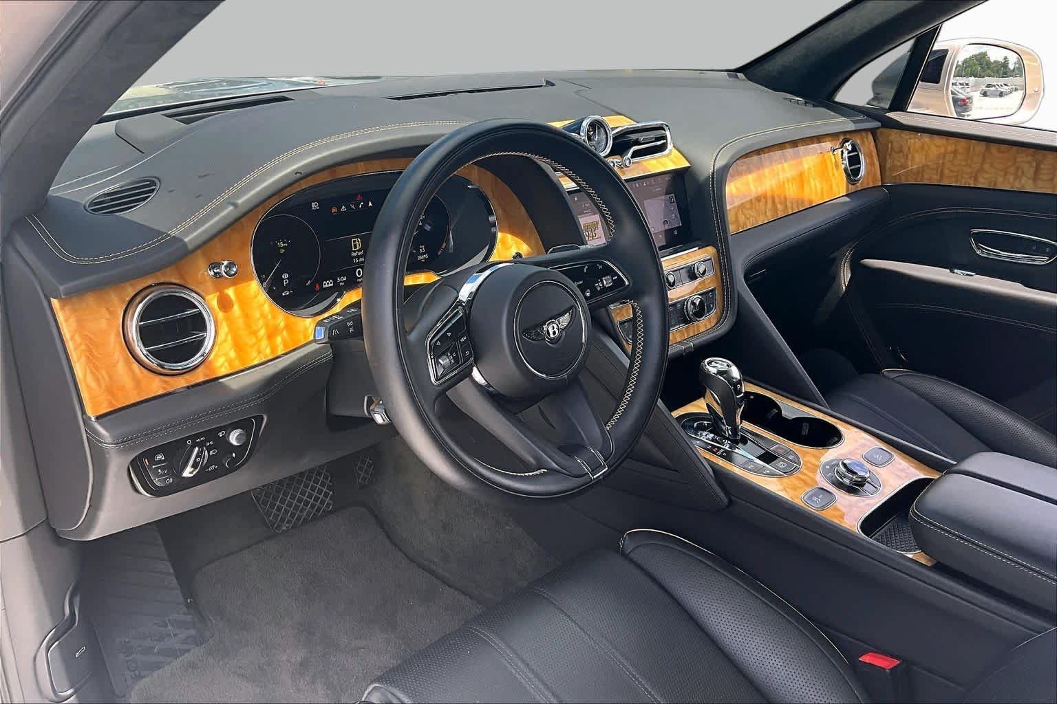 Used 2022 Bentley Bentayga AWD/4WD image 17