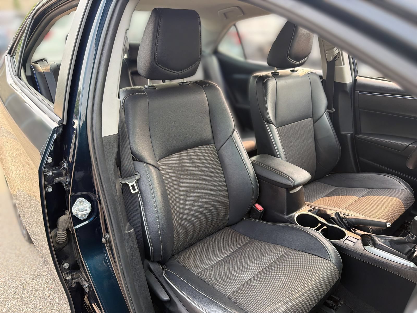 Used 2017 Toyota Corolla SE w/ Carpet Mat Package (TMS) FWD image 22