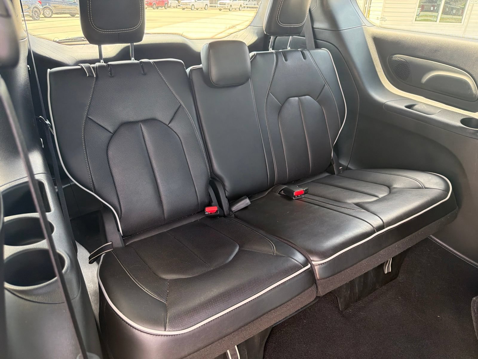 Used 2026 Chrysler Pacifica Limited FWD image 13