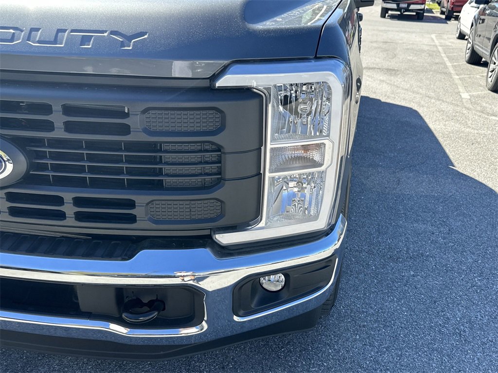 New 2025 Ford F250 XL w/ XL Chrome Package image 9