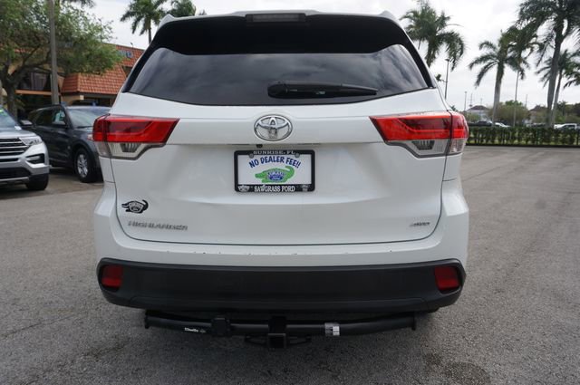 Used 2019 Toyota Highlander LE image 26